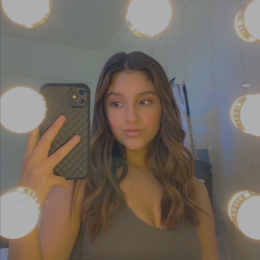 Meet your Posher, Ximena